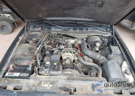 2003 Ford Crown Victoria Lx from USA, damaged, VIN 2FAFP74WX3X136631